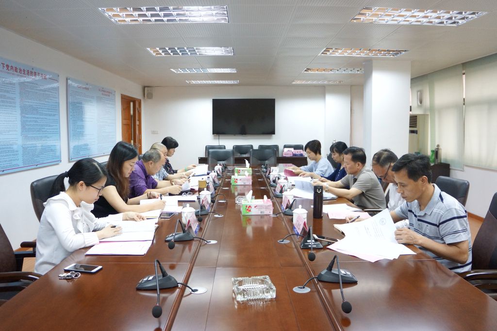 市人大常委会调研市律协律师调解中心工作
