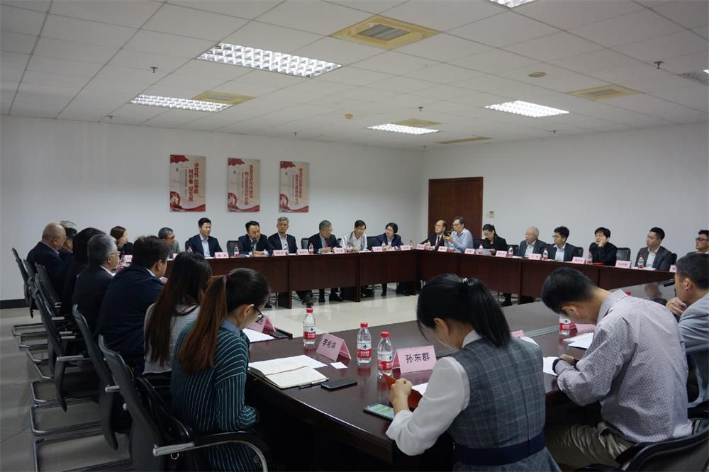 杨择郡会长参加香港法律界人士座谈会