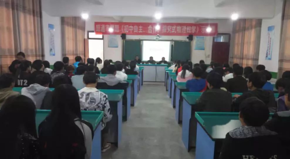 “1+1”法律援助|李天湖副会长在云南威信县民族中学作宪法宣讲