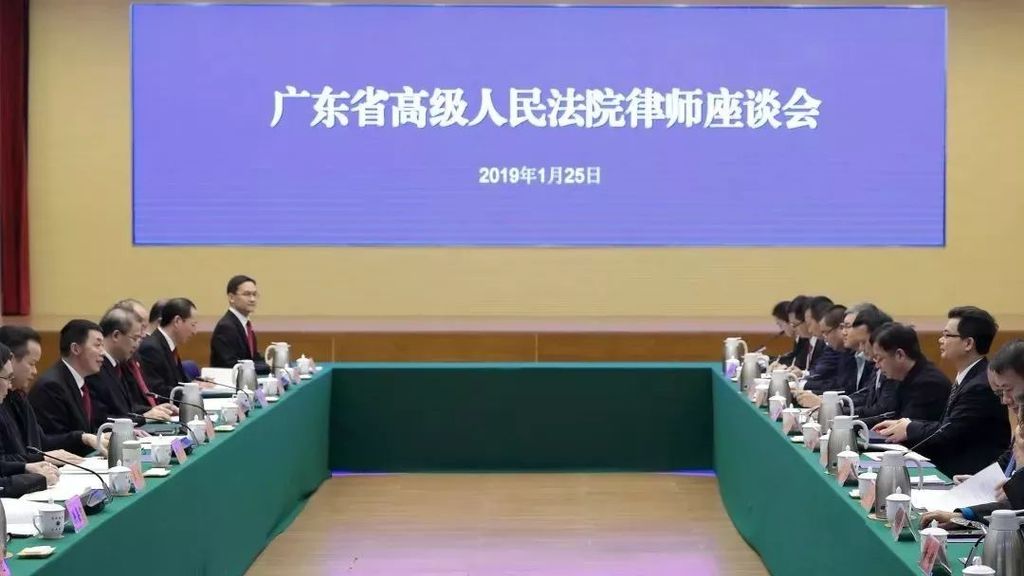 杨择郡会长参加省高院律师座谈会